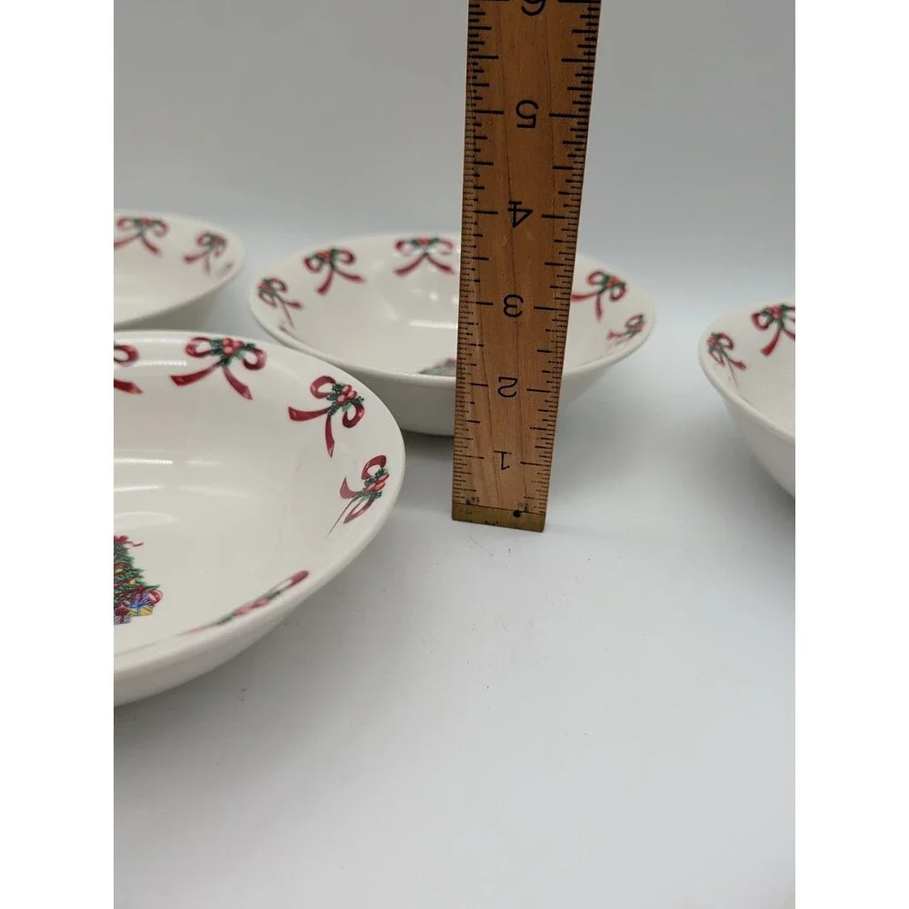 Set Of 4 Gibson Christmas Morning 6” Cereal Bowls  Tree Presents